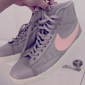 💖Wear Pink💖 Nike high top sneakers